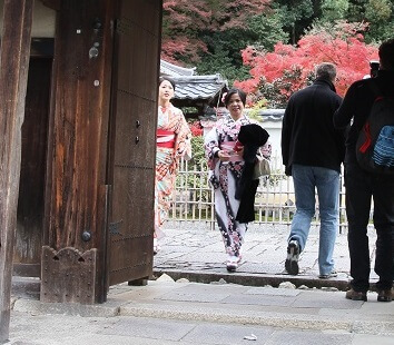 kimono girls in kyoto