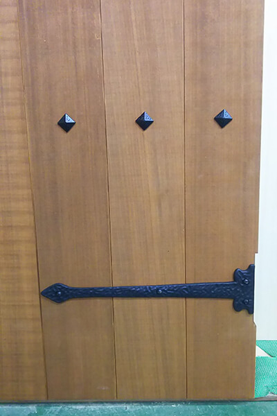 simple decor tack and nails, installation example - using as a door decoration