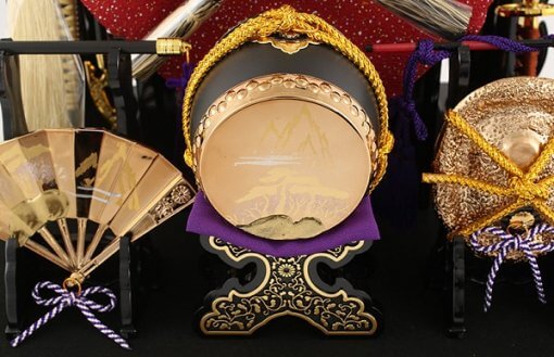 samurai helmet for sale, Kenshin Uesugi - Suiwn gold model, zooming up to accessories, drum