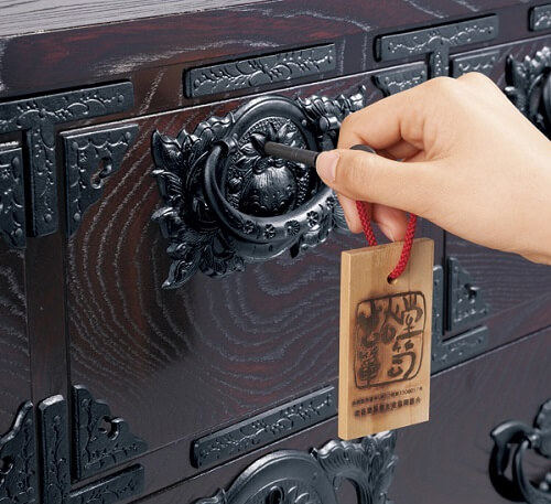 Japanese Iwayado Clothing Chest, locking system with key of a product example drawer