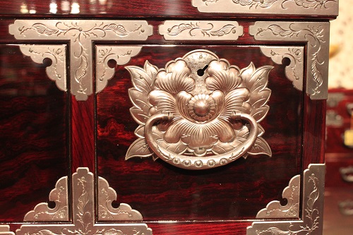 Japanese Iwayado Clothing Chest, decoration details of product example