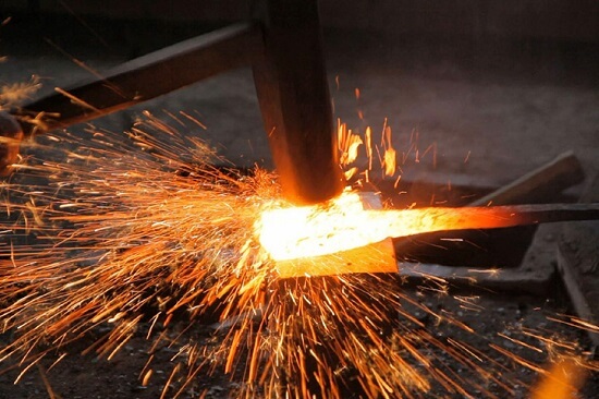 Forging Tamahagane steel for making a Japanese sword