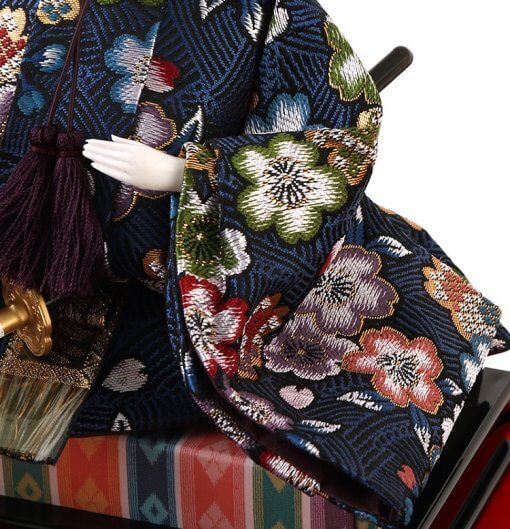 Hina dolls, a Japanese doll, gorgeous 5 dolls set Misaki, details of Kimono cloth of the emperor doll