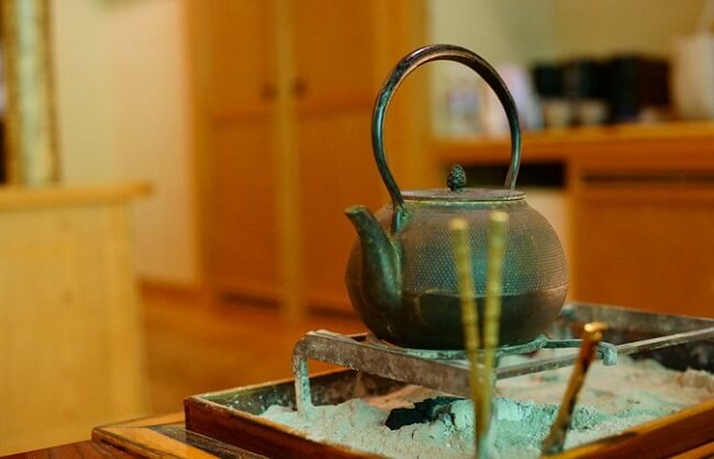 Nambu Ironware, Japanese traditional crafts, using kettle in a traditional oven