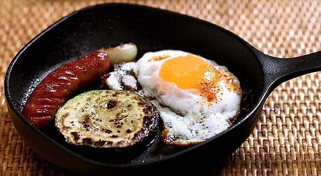 Nambu Ironware, Japanese traditional crafts, cooking sunny side up with a pan