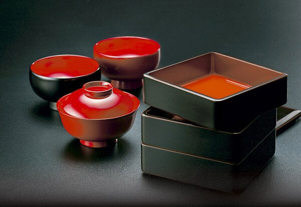 Kawatsura Lacquerware, a Japanese traditional craft, bento boxes and soup bowls