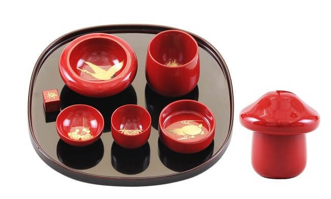 Kawatsura Lacquerware, a Japanese traditional craft, beautiful set of tableware