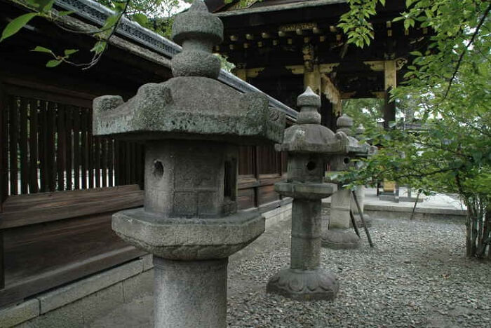 Traditional Makabe Stone Lanterns of Japan, lanterns in a temple