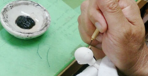 Edo-kimekomi Japanese Doll, traditional crafts, making step 3 - drawing face