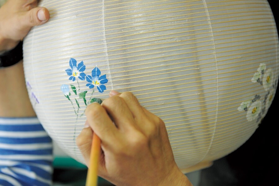 Gifu lanterns, a Japanese traditional craft, making process, drawing