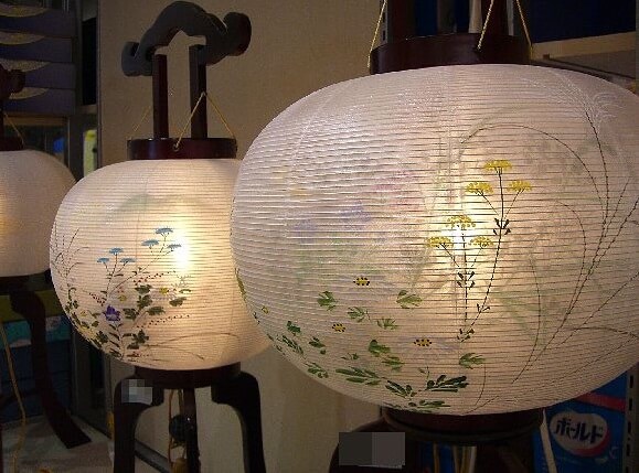 Gifu lanterns, a Japanese traditional craft, using image of a product for sale