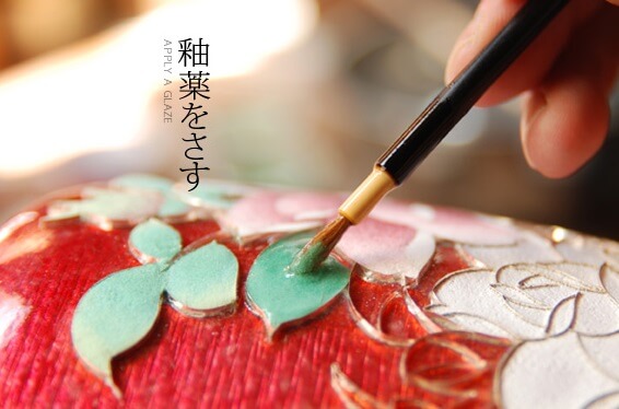 Owari Shippo ‘Seven Treasures’ Cloisonné Metalwork, a Japanese traditional craft, making process of painting