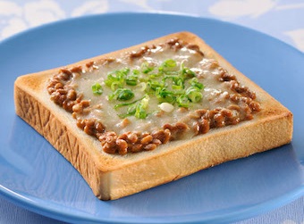 Natto recipe: add on a toast