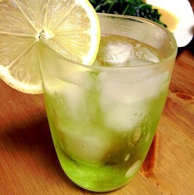 Sake cocktail, green lime