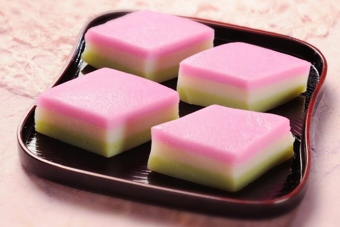 Mochi eaten in Hina Festival