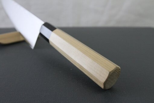 Toshu Santoku multi-purpose Japanese chef's knife, damascus blade and octagonal wood handle, details of handle bottom view