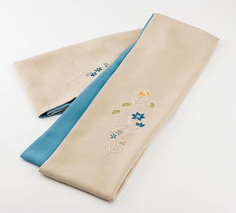 Kaga Embroidery, a Japanese traditional crafts of Kimono, made product Kimono cloth