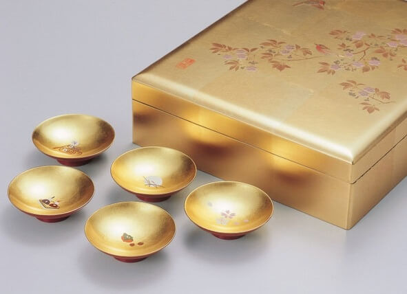 Kanazawa gold leafe, a Japanese traditional craftsmanship, golden box with Sake cups