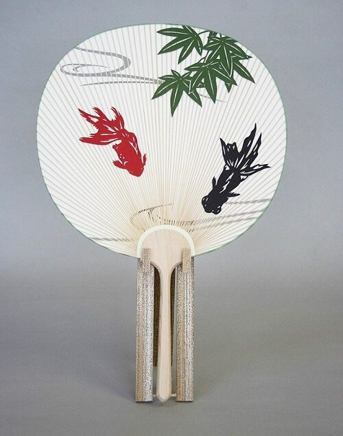 Kyoto Uchiwa Fans, a Japanese craft, completion of making process