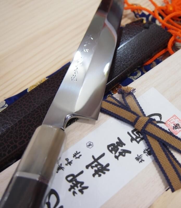 Japanese authentic knife Honyaki, an pricy product