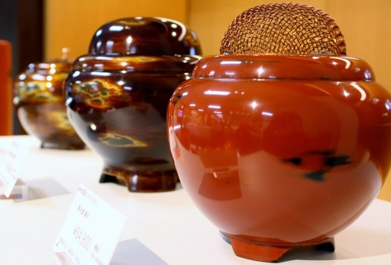 Kishu lacquerware, a Japanese traditional craft, simple red and black vase