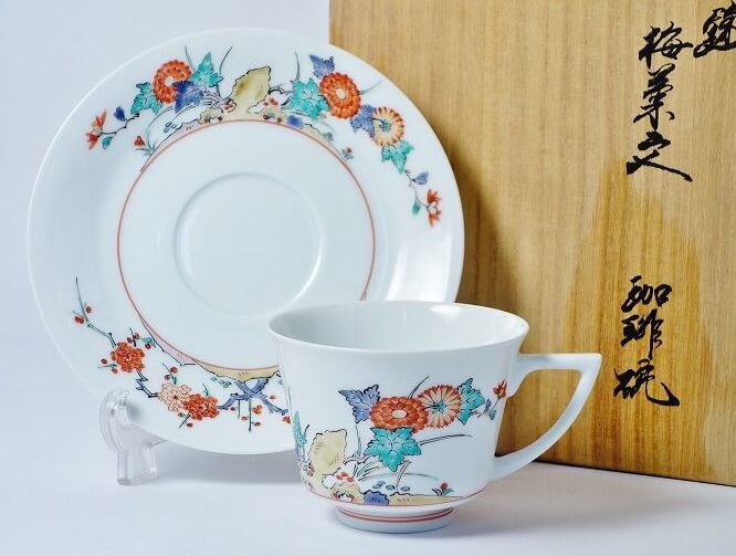 Arita Imari porcelain, a traditional Japanese craft, Kakiemon style plate