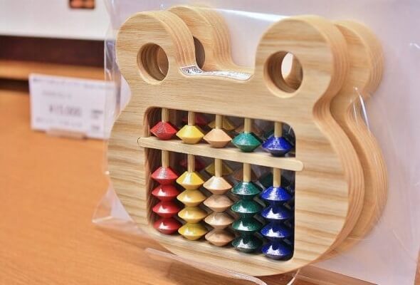 arts and crafts in Japan, especially Hyogo prefecture, a kids toy of Soroban